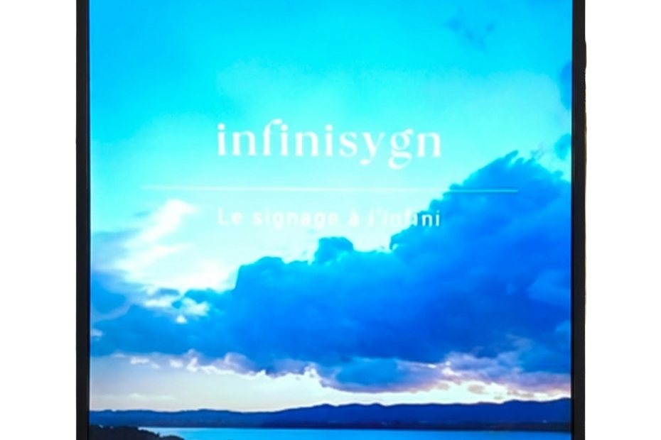 visuel d'un écran d'affichage dynamique carré de 30 pouces au rebord noir